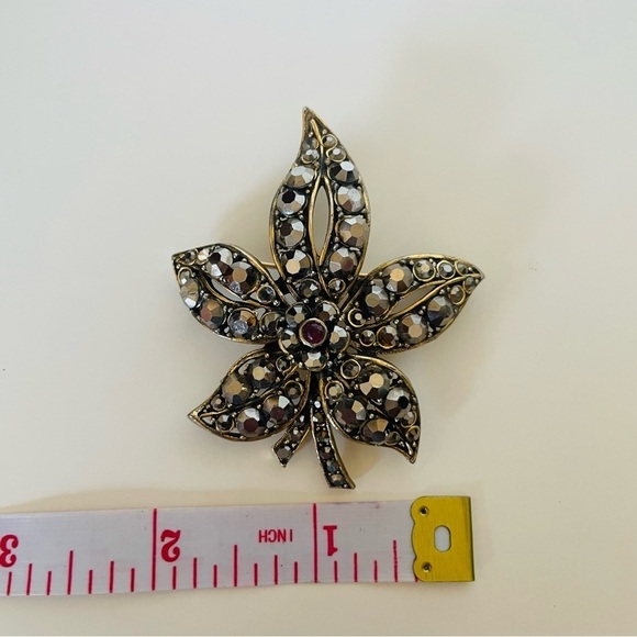 Rare Vintage Weiss Crystal and Ruby Petaled Brooch - Picture 9 of 9